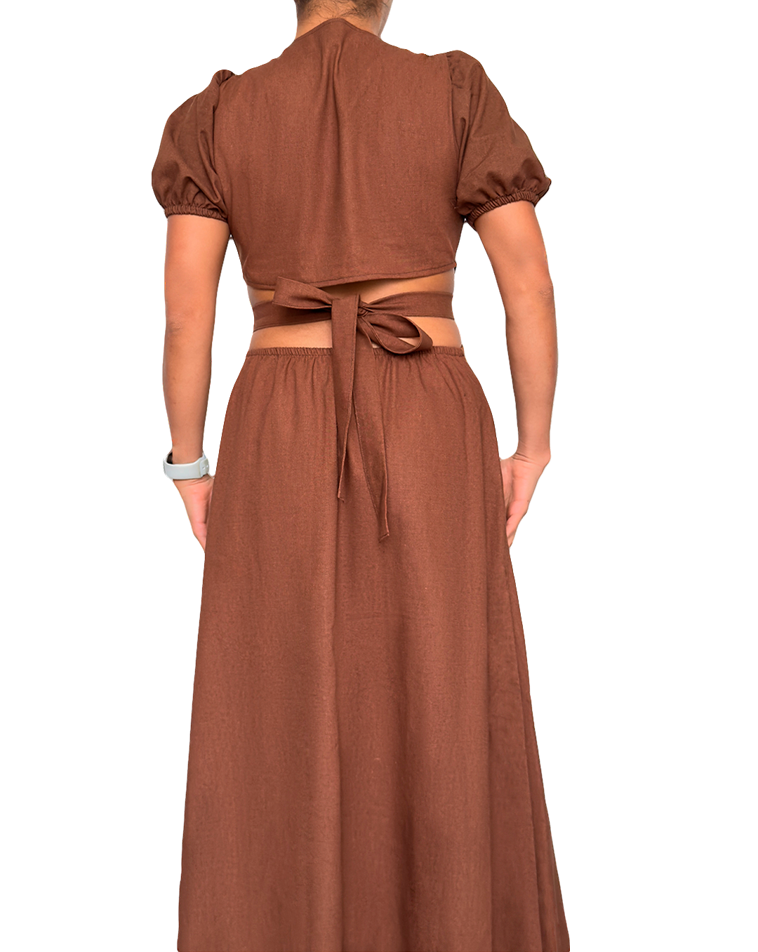 Vestido de lino café largo con apertura trasera, moda femenina sofisticada